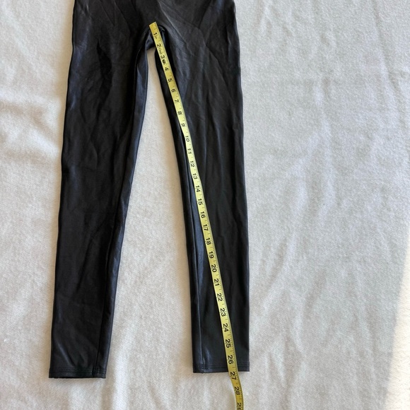 SPANX Faux Leather Look Leggings Black Size M - Picture 7 of 9